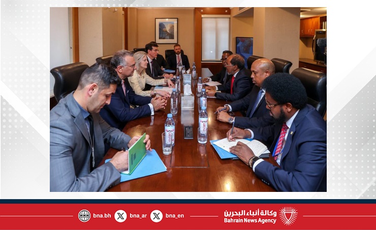 الرئيس الصومالي يبحث مع مسؤولين أمريكيين تعزيز الأمن ومكافحة الإرهاب