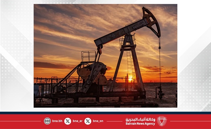 النفط يهبط مع زيادة الإمدادات رغم خفض الفائدة الأمريكية