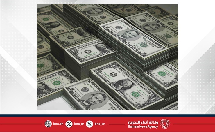 تراجع الدولار أمام اليورو والفرنك السويسري وسط ترقب لتوجهات السياسة النقدية الأمريكية
