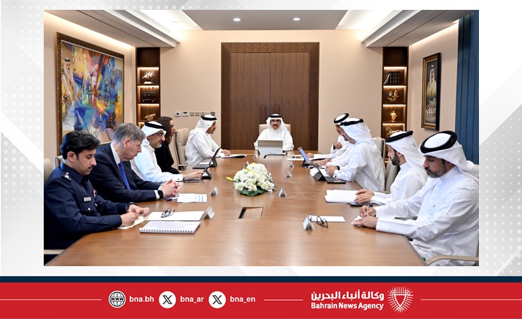وزير الداخلية يترأس اجتماع اللجنة الوزارية لتقنية المعلومات ويؤكد مواصلة العمل لتحقيق أهداف التحول الرقمي وتعزيز مكانة البحرين كمركز إقليمي في مجال تقنية المعلومات والاتصالات