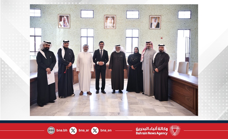 البحرين – وزير الشؤون البلدية والزراعة يبحث المشاريع الخدمية مع مجلس بلدي المحرق