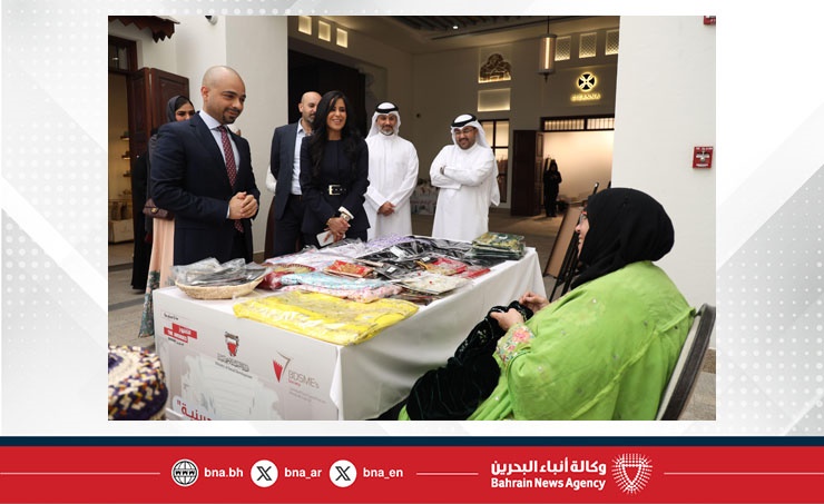 وزير التنمية الاجتماعية يفتتح معرض "أيادي بحرينية" بمشاركة 20 أسرة منتجة