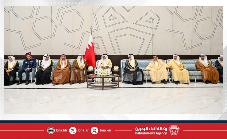 وزير الداخلية يلتقي أهالي المحرق ويؤكد أهمية المحافظة على الطابع الاجتماعي لمجالس البحرين والاصطفاف الوطني خلف قيادة جلالة الملك المعظم