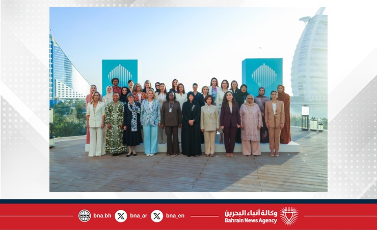 البحرين – على هامش مشاركتها في القمة الحكومية 2026، تشارك وزيرة التنمية المستدامة الرئيس التنفيذي لمجلس التنمية الاقتصادية في عدد من الجلسات الحوارية واللقاءات.