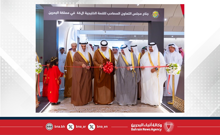 وزير الخارجية والأمين العام لمجلس التعاون يفتتحان جناح مجلس التعاون المصاحب للقمة الخليجية