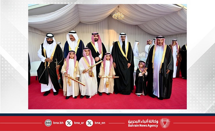 HH Southern Governor attends traditional Ardha performance in Zallaq