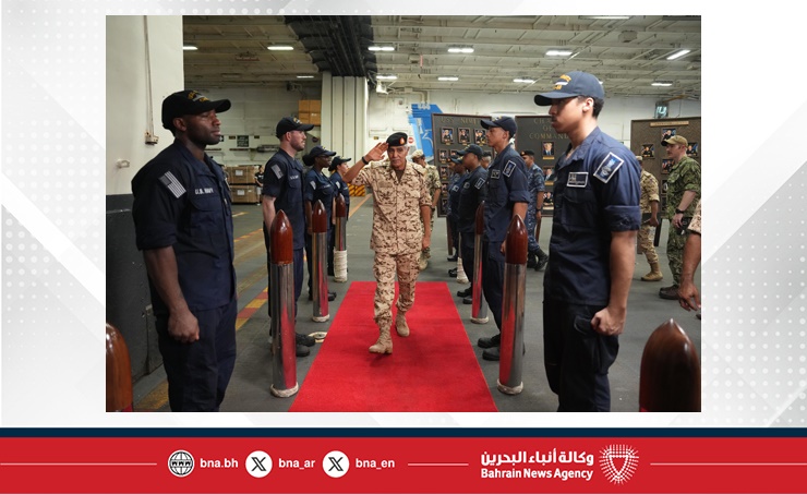 Bahrain Chief of Staff visits US Navy aircraft carrier USS Nimitz