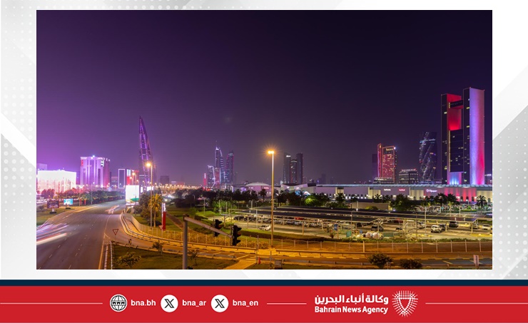 مباني العاصمة المنامة تتشح باللونين العنابي والأبيض احتفاء بالعيد الوطني لدولة قطر الشقيقة