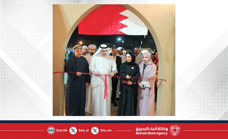 سفير مملكة البحرين لدى سلطنة عُمان يفتتح جناح مملكة البحرين المشارك في فعاليات ليالي مسقط