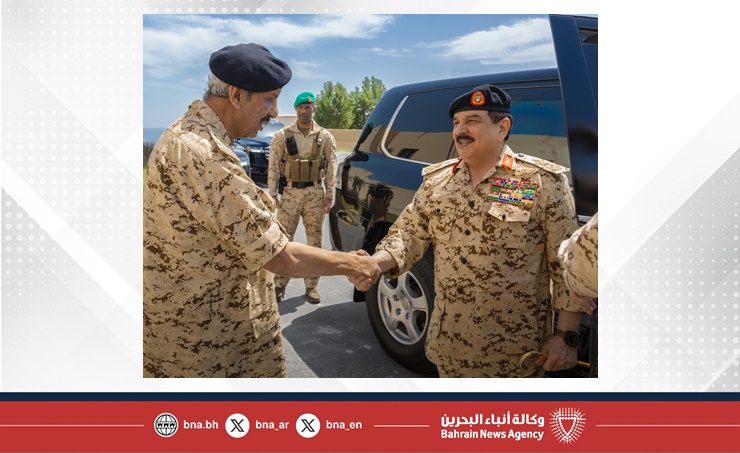 جلالة الملك المعظم القائد الأعلى للقوات المسلحة يلتقي بعدد من ضباط قوة دفاع البحرين