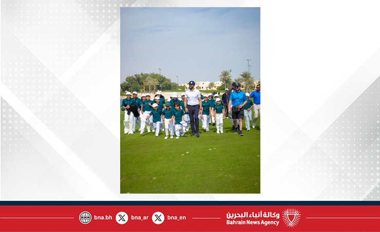 سمو الشيخ ناصر بن حمد آل خليفة يلتقي أطفال أكاديمية سموه للجولف