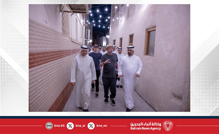 Finance Minister visits Muharraq Nights Festival