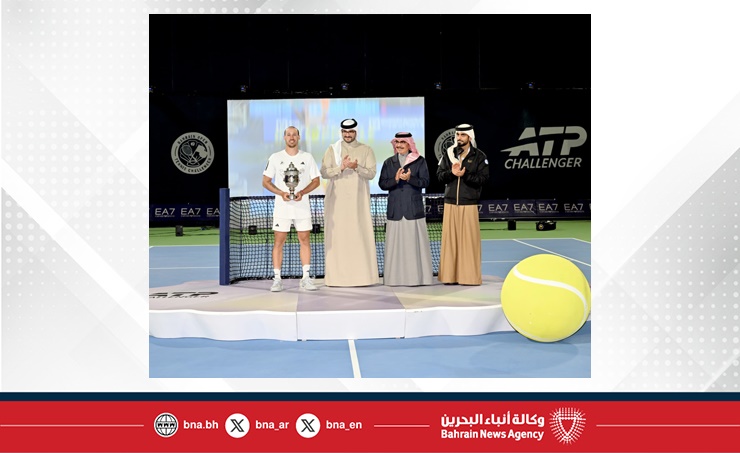 البحرين – اختتام بطولة البحرين المفتوحة لتحدي التنس ATP بحضور سمو وزير مكتب رئيس مجلس الوزراء. وزير الداخلية يشيد بالرعاية الملكية للقطاع الرياضي ودورها في تعزيز مكانة البحرين على خارطة الرياضة العالمية.