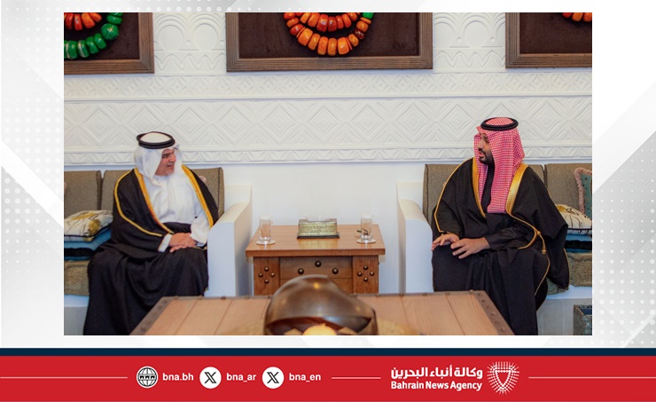 سمو ولي العهد رئيس مجلس الوزراء يلتقي سمو ولي العهد رئيس مجلس الوزراء بالمملكة العربية السعودية ويؤكد: العلاقات الأخوية التاريخية التي تربط البحرين والسعودية تقوم على أسسٍ متينة من التعاون والشراكة والتاريخ المشترك وتشهد مختلف مساراتها تقدمًا وتطورًا