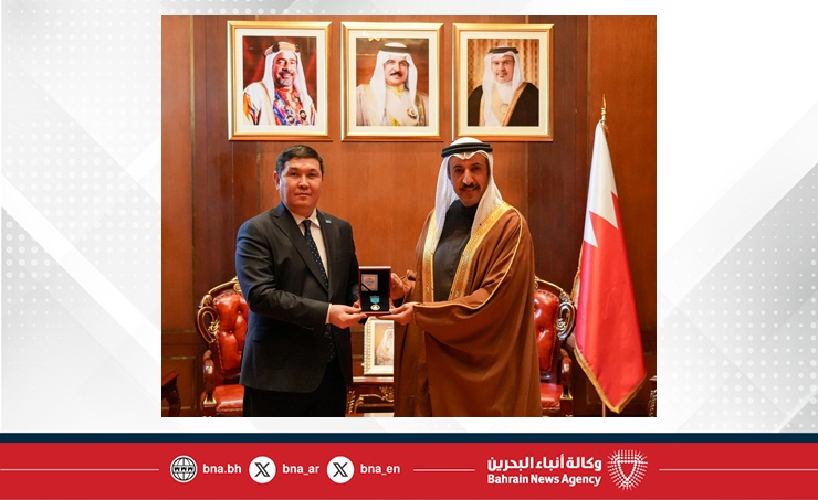 رئيس مجلس أمناء مركز الملك حمد العالمي للتعايش والتسامح يتسلم وسام الشرف لمؤتمر قادة الأديان من رئيس جمهورية كازاخستان 