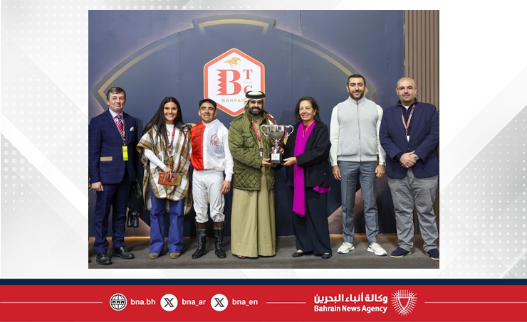 سمو الشيخ فيصل بن راشد يشهد السباق الخامس عشر للخيل