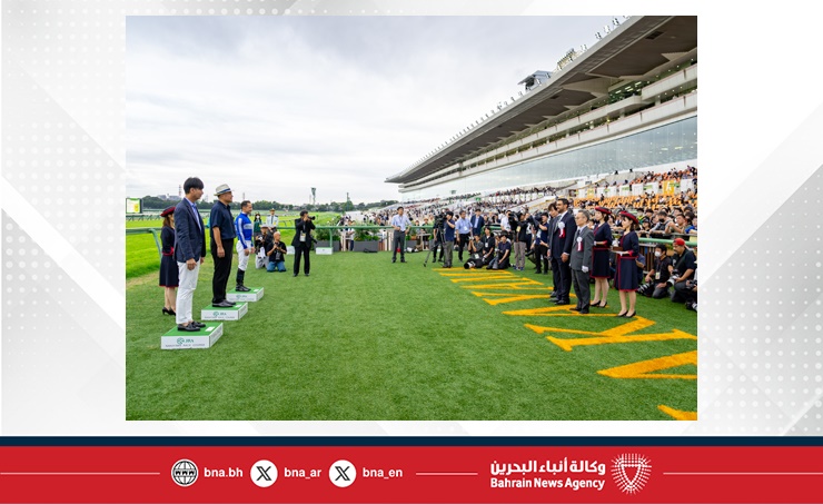 سمو الشيخ عيسى بن سلمان بن حمد آل خليفة يشهد سباق الخيل المقام على كأس سموه على مضمار ناكاياما في اليابان ويتوج الفائزين