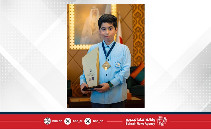 سمو الشيخ ناصر بن حمد آل خليفة يستقبل الطالب محمد جاسم الفائز بالمركز الثاني في تحدي القراءة العربي