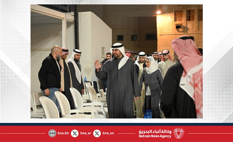 سمو الشيخ عيسى بن علي يزور متحف كرة السلة في هوى المنامة