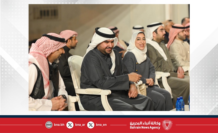 سمو الشيخ عيسى بن علي يزور متحف كرة السلة في هوى المنامة