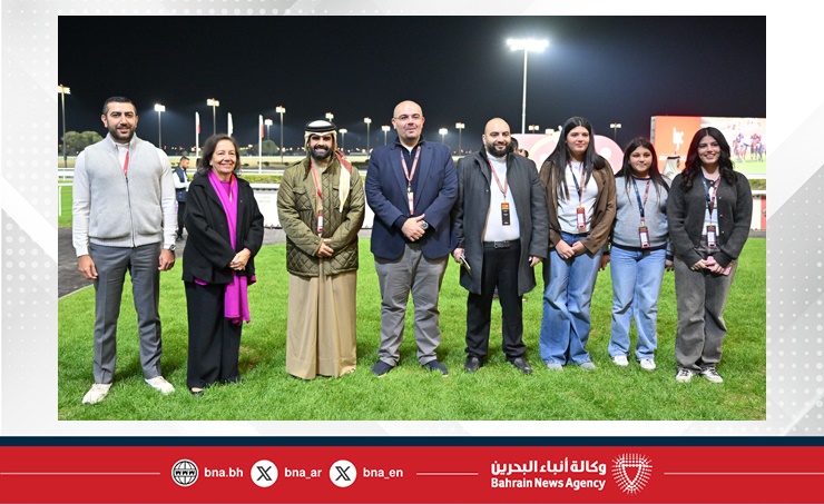 سمو الشيخ فيصل بن راشد يشهد السباق الخامس عشر للخيل