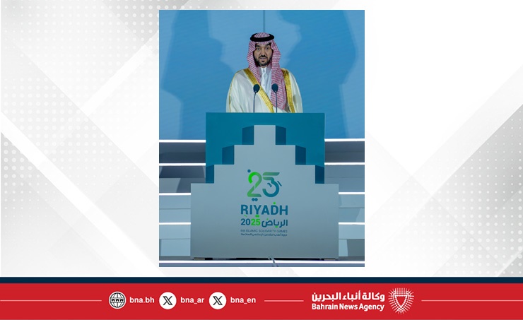 سموه حيا الوفد البحريني بطابور العرض.. خالد بن حمد يشهد حفل افتتاح دورة ألعاب التضامن الإسلامي