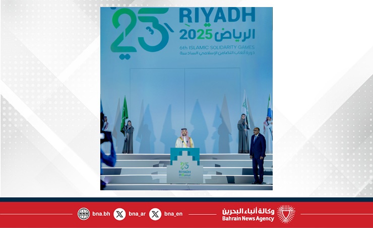 سموه حيا الوفد البحريني بطابور العرض.. خالد بن حمد يشهد حفل افتتاح دورة ألعاب التضامن الإسلامي