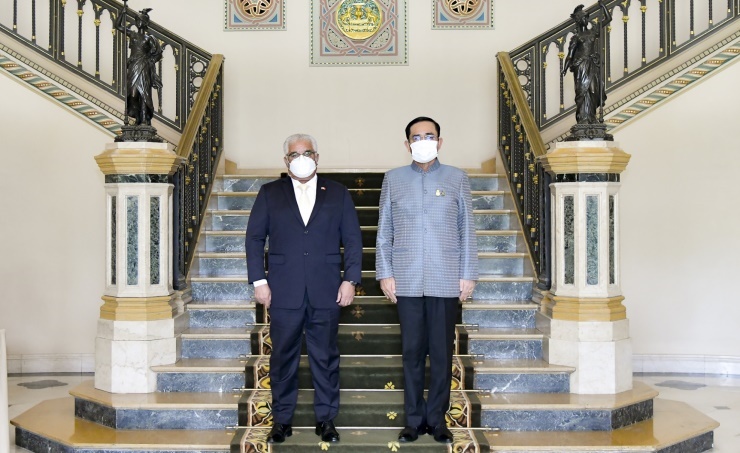 Thai Premier receives outgoing Bahraini ambassador