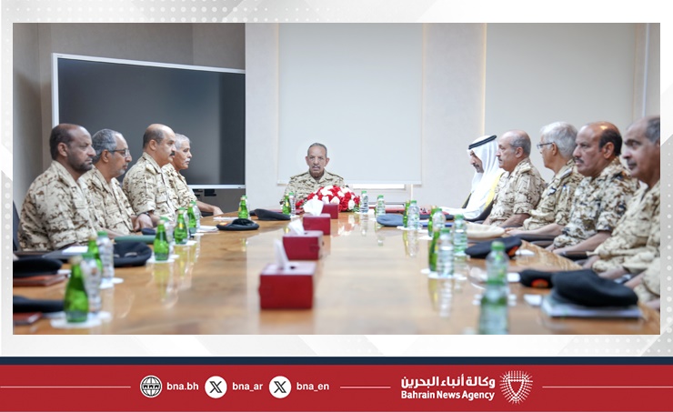القائد العام لقوة دفاع البحرين يجتمع مع عدد من كبار الضباط بقوة دفاع البحرين