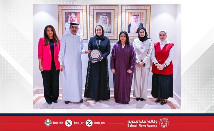 وزارة الإسكان والتخطيط العمراني تتسلم الدرع البلاتيني لحصول مركز خدمة العملاء عن بعد على تصنيف الفئة البلاتينية ضمن برنامج تقييم 5