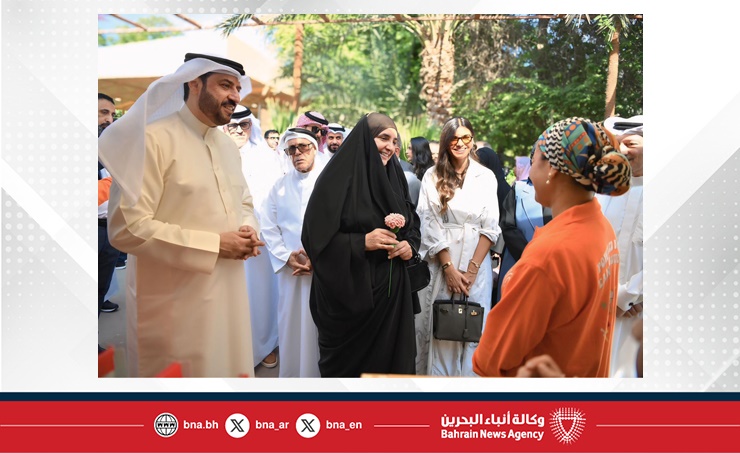 وزارة شؤون البلديات والزراعة والمبادرة الوطنية لتنمية القطاع الزراعي يفتتحان موسم سوق المزارعين البحرينيين 2025 2026