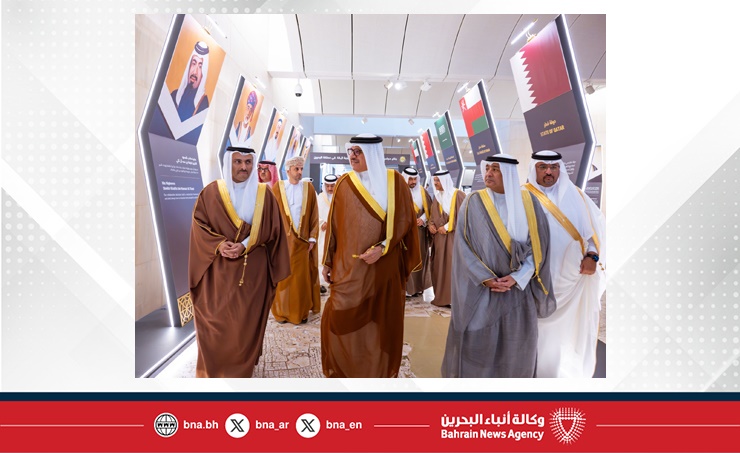 وزير الخارجية والأمين العام لمجلس التعاون يفتتحان جناح مجلس التعاون المصاحب للقمة الخليجية