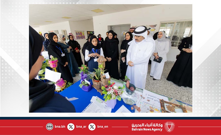 ضمن زيارات لتفقد سير العملية التعليمية.. وزير التربية والتعليم يزور مدارس سترة الثانوية للبنات والمنامة الثانوية للبنات وعراد الابتدائية للبنين