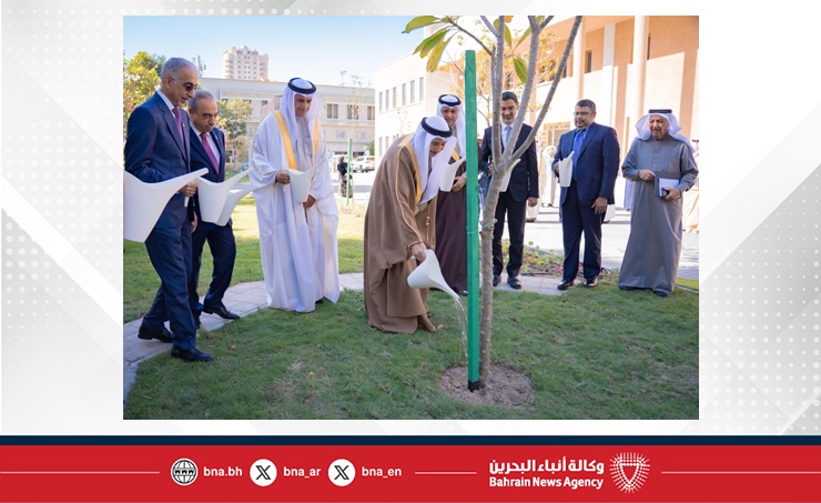 في إطار توجيهات سمو ولي العهد رئيس مجلس الوزراء للتوسع في التشجير بمختلف المحافظات ضمن خطة التشجير..الشيخ خالد بن عبد الله يغرس الشجرة (191) ألفا احتفاء بانتهاء أعمال التشجير وتجاوز الهدف السنوي لعام 2025