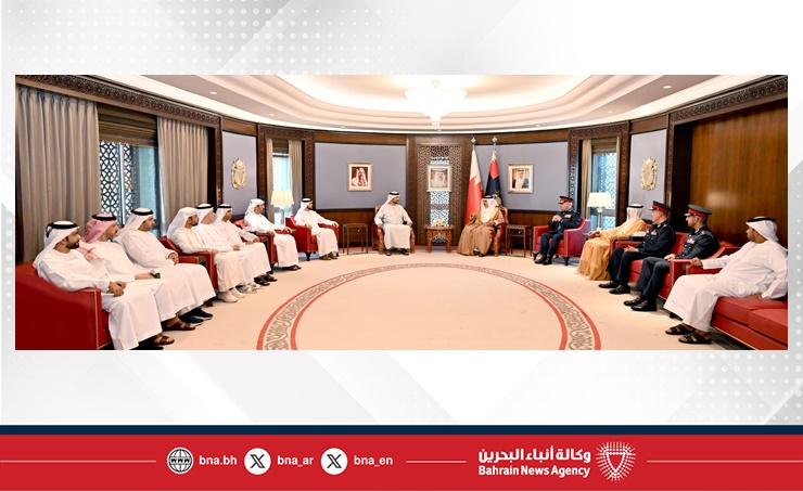وزير الداخلية يلتقي وفدا مشتركا من الأمانة العامة لمجلس التعاون والهيئة الاتحادية للجنسية والجمارك وأمن المنافذ بدولة الإمارات ويؤكد تعزيز التضامن الخليجي لمواجهة التحديات الأمنية