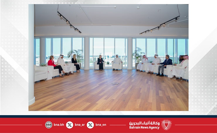 بحضور وزير المواصلات والاتصالات.. شركة مطار البحرين توقع اتفاقية مع فالو أفييشن لبناء مركز متطور للطيران الخاص بمطار البحرين الدولي بحضور وزير المواصلات والاتصالات.. شركة مطار البحرين توقع اتفاقية مع فالو أفييشن لبناء مركز متطور للطيران الخاص بمطار البحرين الدولي