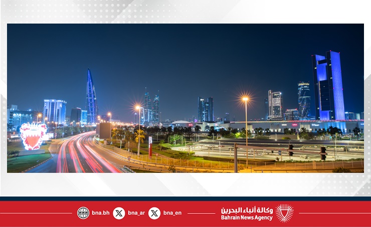 معالم ومباني مملكة البحرين الرئيسية تتشح باللون الأزرق احتفاء بالعيد الوطني لدولة الكويت الشقيقة وذكرى يوم التحرير