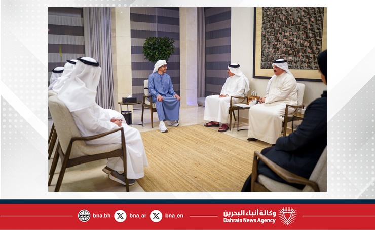 وزير الخارجية يجتمع مع نائب رئيس الوزراء وزير خارجية دولة الإمارات العربية المتحدة