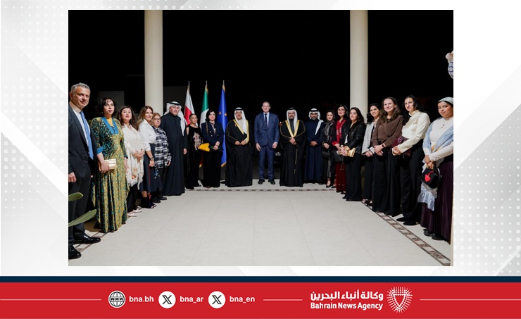 رئيس هيئة البحرين للثقافة والآثار يتقلد وسام نجمة إيطاليا من الجمهورية الإيطالية