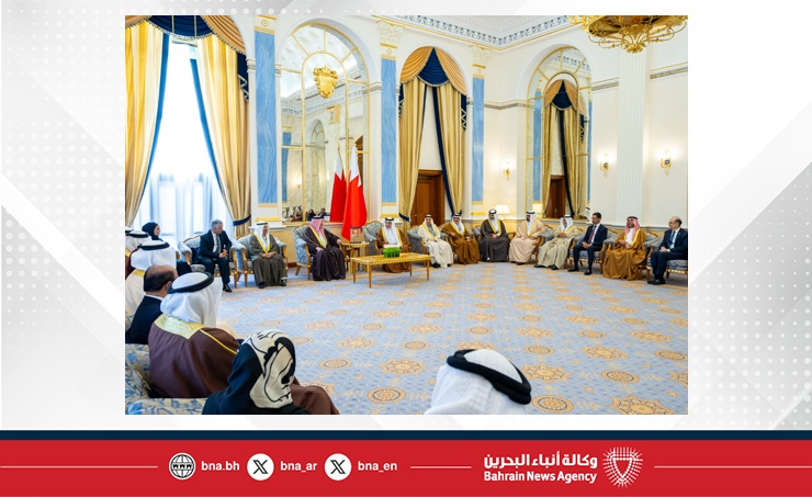 سمو ولي العهد رئيس مجلس الوزراء: من منطلق التعاون البناء مع السلطة التشريعية قرر مجلس الوزراء عدم تغيير تعرفة الشريحة الأولى والثانية للكهرباء والماء للمواطنين في المسكن الأول وإرجاء تطوير آليات دعم الكهرباء والماء بالمسكن الأول للمزيد من الدراسة