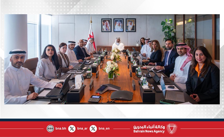 وزير المالية والاقتصاد الوطني يجتمع مع مجلس إدارة وموظفي شركة ممتلكات احتفالا بفوز فريق ماكلارين