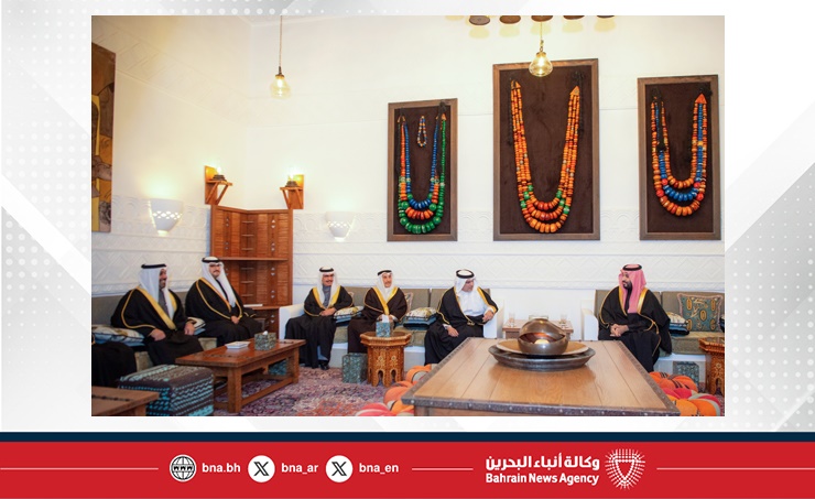 سمو ولي العهد رئيس مجلس الوزراء يلتقي سمو ولي العهد رئيس مجلس الوزراء بالمملكة العربية السعودية ويؤكد: العلاقات الأخوية التاريخية التي تربط البحرين والسعودية تقوم على أسس متينة من التعاون والشراكة والتاريخ المشترك وتشهد مختلف مساراتها تقدما وتطورا