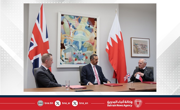 وزير المواصلات والاتصالات يلتقي وزير السكك الحديدية بوزارة النقل بالمملكة المتحدة