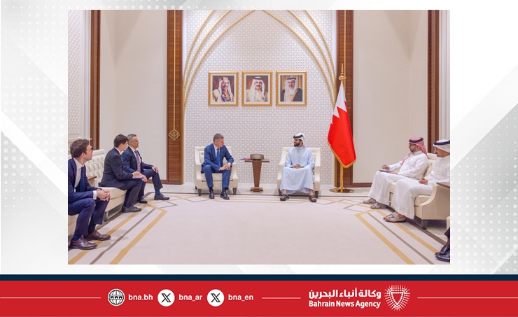 ناصر بن حمد يستقبل وزير التنمية الاقتصادية الروسي والوفد المرافق