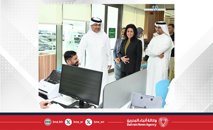 رئيس هيئة الكهرباء والماء يطلع على أعمال تطوير فرع خدمات المشتركين بمدينة زايد