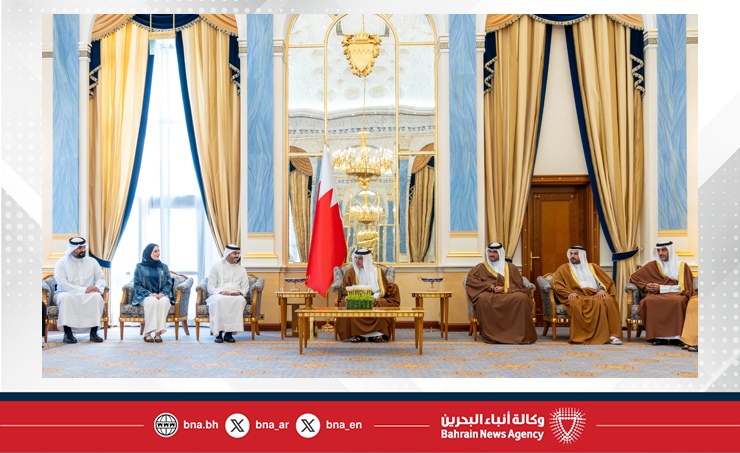 لدى لقائه منتسبي الدفعة الحادية عشرة من برنامج رئيس مجلس الوزراء لتنمية الكوادر الحكومية.. سمو ولي العهد رئيس مجلس الوزراء يؤكد إيمان مملكة البحرين الراسخ بأن الاستثمار في أبناء الوطن هو الاستثمار الأمثل في مستقبل يلبي التطلعات ويحقق الطموحات