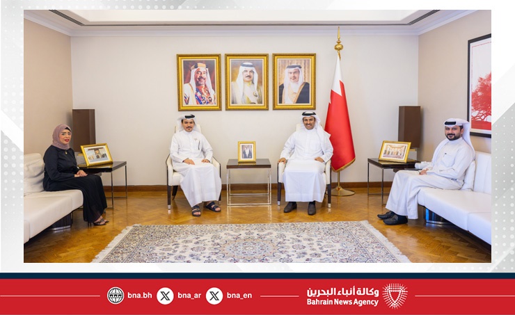 وزير الإعلام يستقبل الموظف فيصل الفقير بمناسبة قبوله ضمن الدفعة 11 من برنامج رئيس مجلس الوزراء لتنمية الكوادر الحكومية