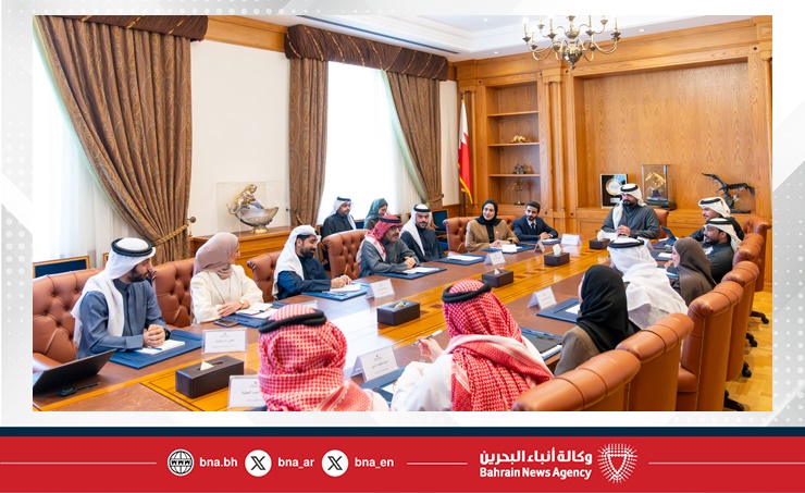 وزير التربية والتعليم يعقد جلسة نقاشية مع الدفعة الحادية عشرة من برنامج رئيس مجلس الوزراء لتنمية الكوادر الحكومية