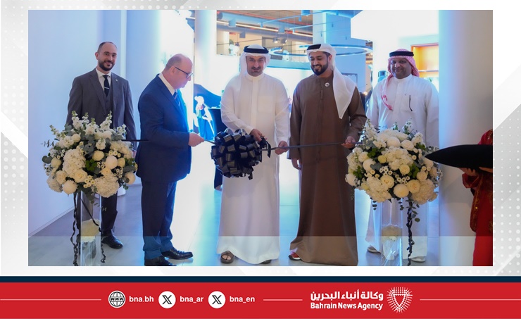 وزير الصناعة والتجارة يفتتح صالة عرض روكس موتور