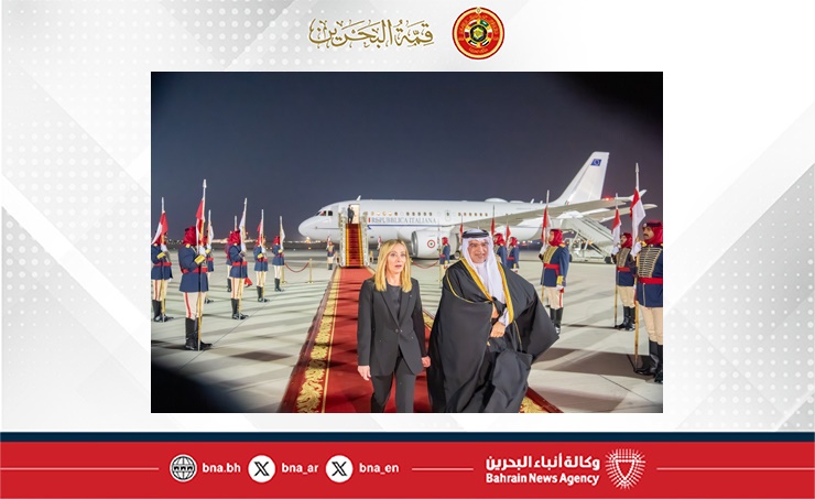 سمو ولي العهد رئيس مجلس الوزراء في مقدمة مستقبلي رئيسة وزراء الجمهورية الإيطالية لدى وصولها إلى مملكة البحرين